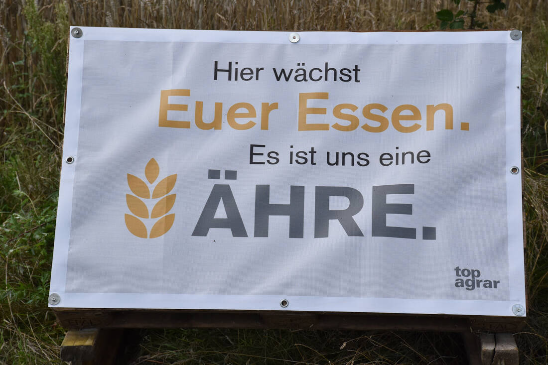 top agrar Feldplakat "Hier wächst Euer Essen. Es ist uns eine Ähre."